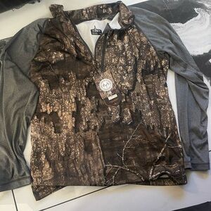 Habit 
 Men's Camo Long Sleeve Tee